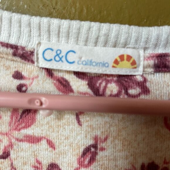 C & C California size 1X floral V neck sweater. - Picture 6 of 7